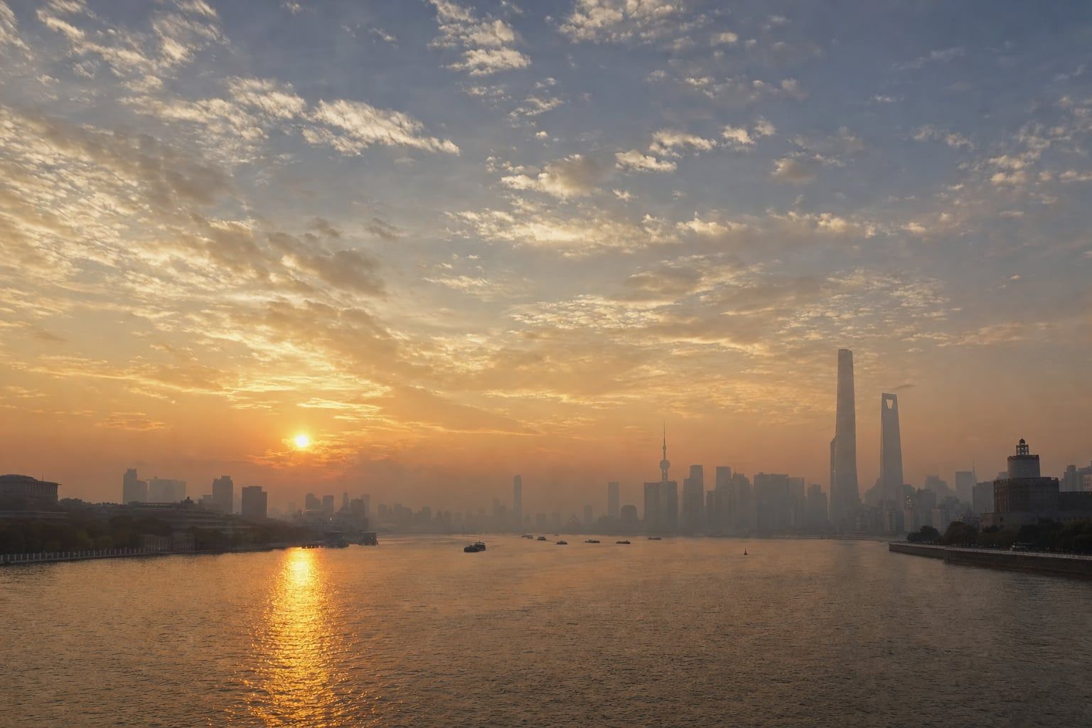 Sunrise over the Bund, Shanghai Morning sunrise over the Huangpu River and the Shanghai skyline